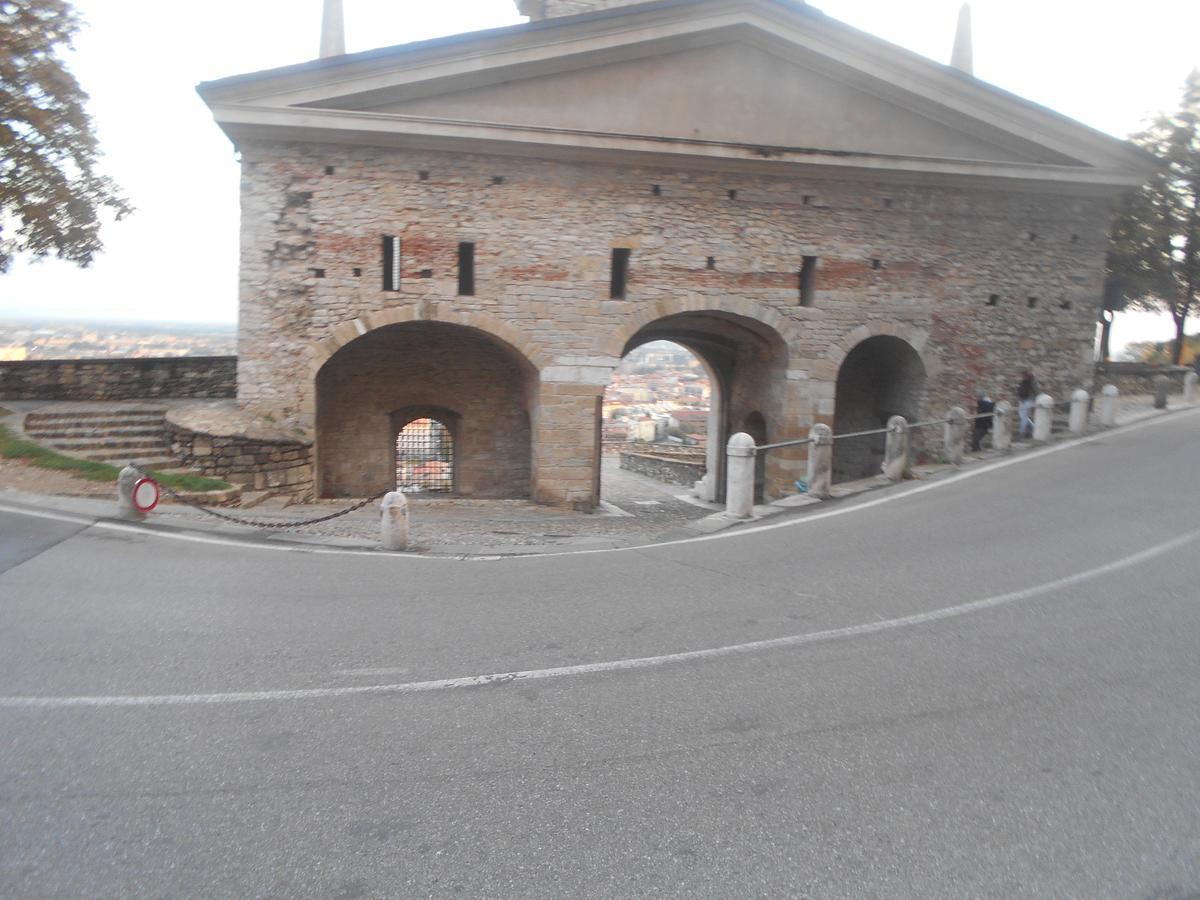 La Maison Des Artistes Bergamo Esterno foto