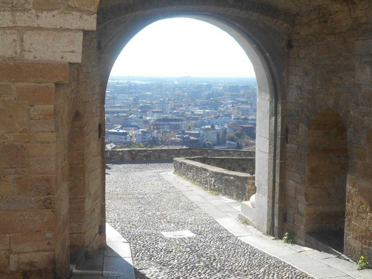 La Maison Des Artistes Bergamo Esterno foto